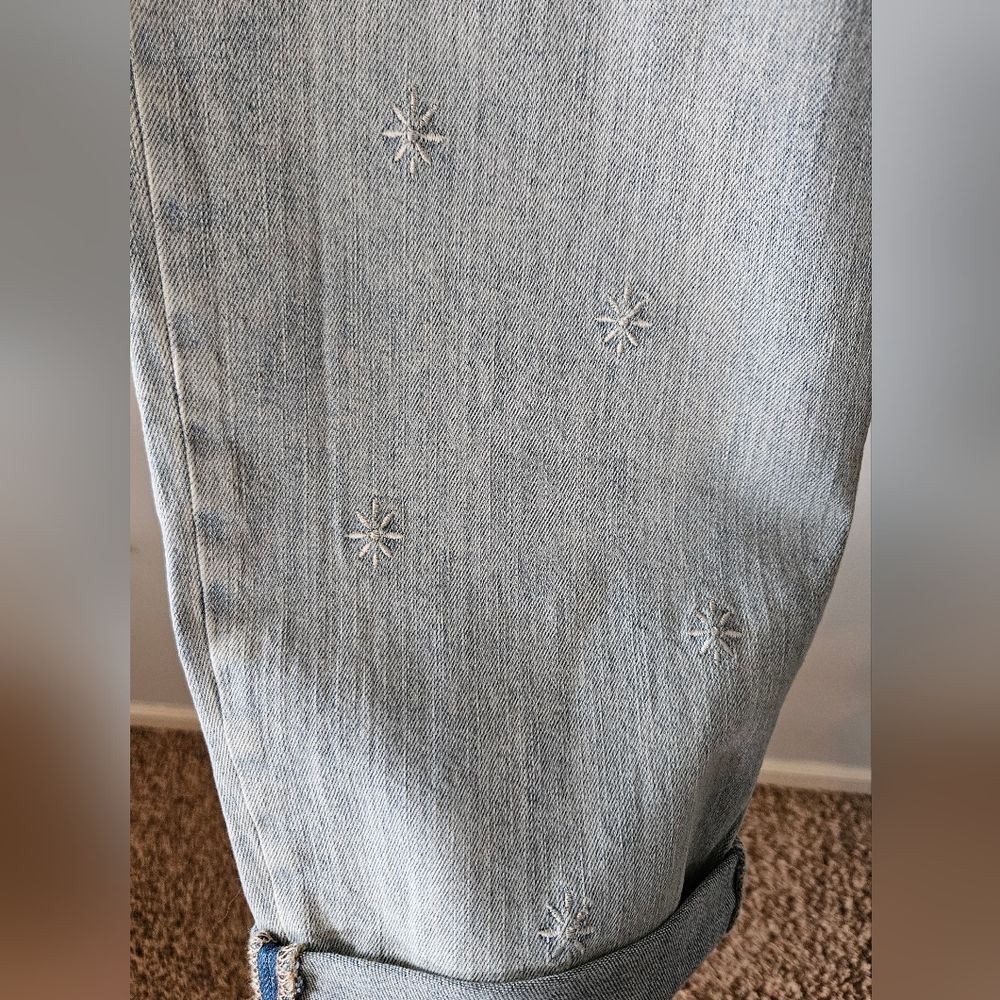 Old Navy Mid Rise Boyfriend Light Wash Embroidered Jeans Size 18 - Picture 4 of 10